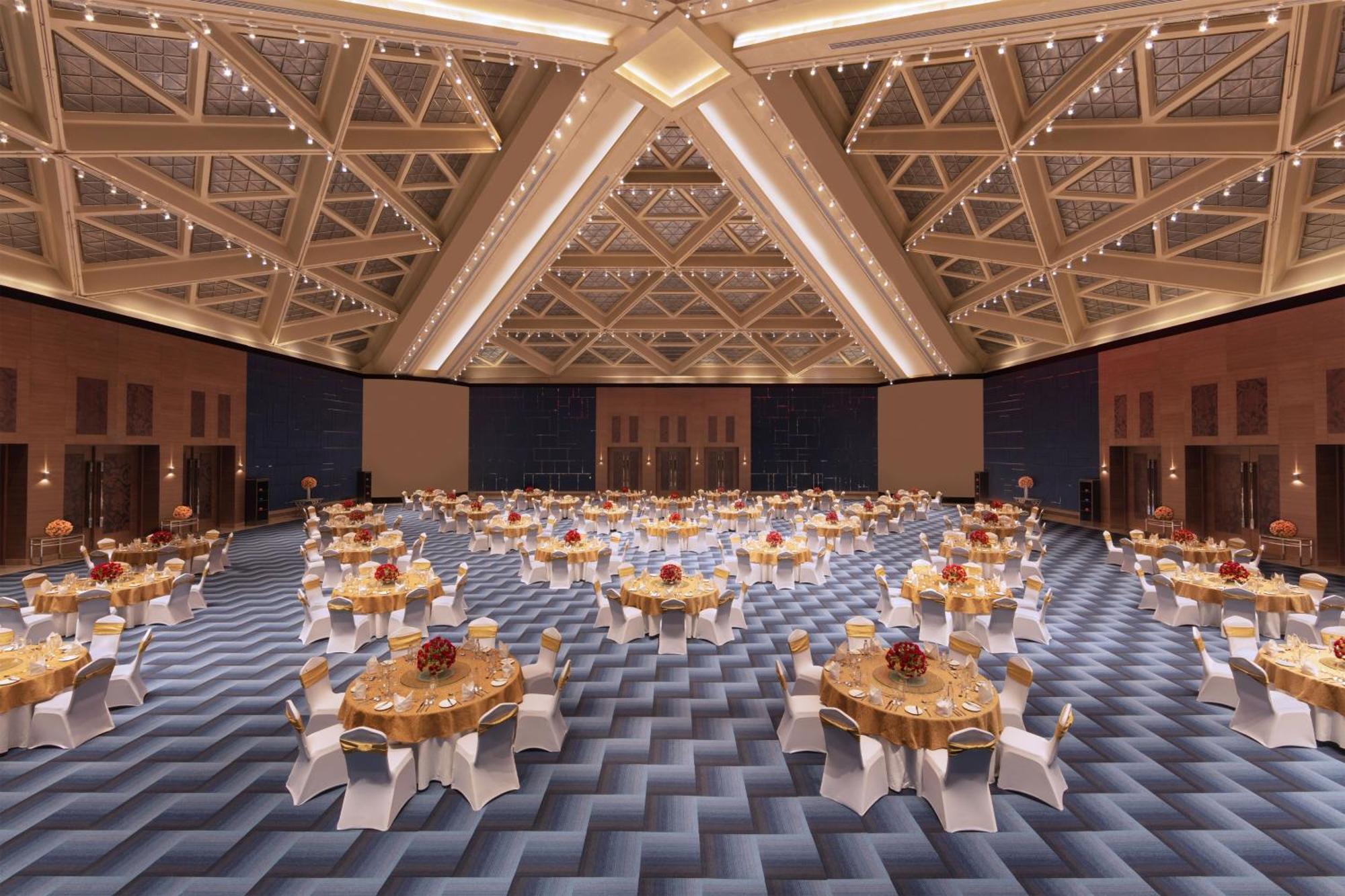 Sheraton Grand Bengaluru Whitefield Hotel & Convention Center Экстерьер фото